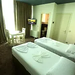 Vllaznia 3*