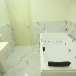 Hotel Vllaznia 3*