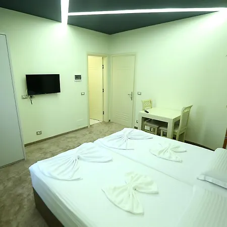 Vllaznia 3*