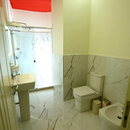 ホテル Vllaznia 3*