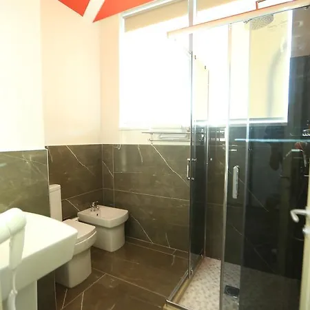 ホテル Vllaznia 3*
