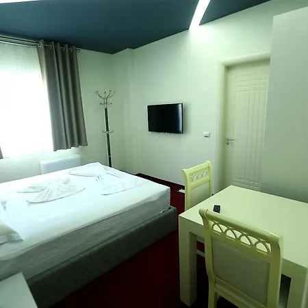 ホテル Vllaznia 3*